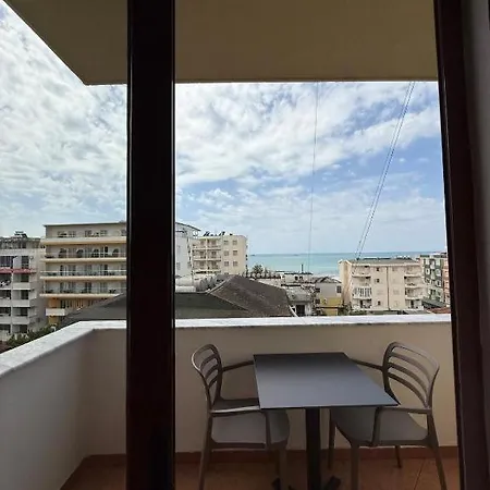 Sea-view Spacious Flat In Durazzo 아파트 *